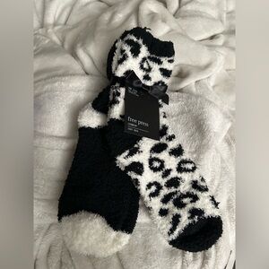NWT Free Press Cozy Fuzzy Socks Womens Size 9-11 Black/White 2 Pairs